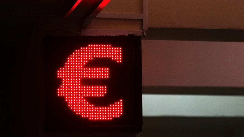 Курс евро поднялся выше 61 рубля