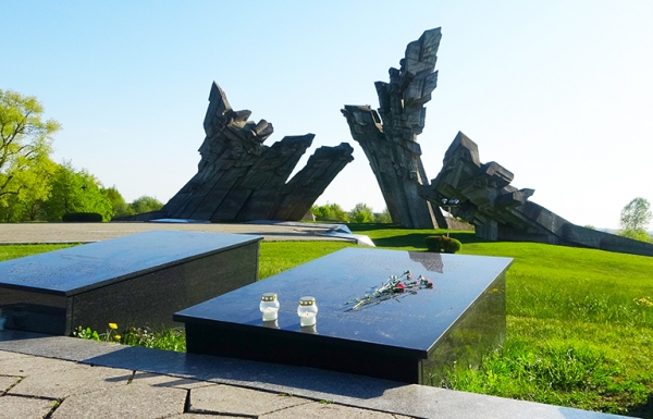 День Победы в Прибалтике: Аресты, обыски, героизм