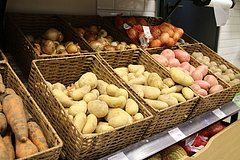 В российских магазинах захотели продавать овощи нестандартных размеров