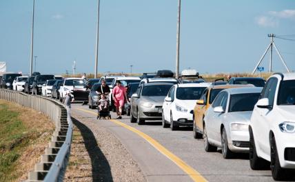 За два часа пробка у Крымского моста увеличилась на полтысячи автомобилей