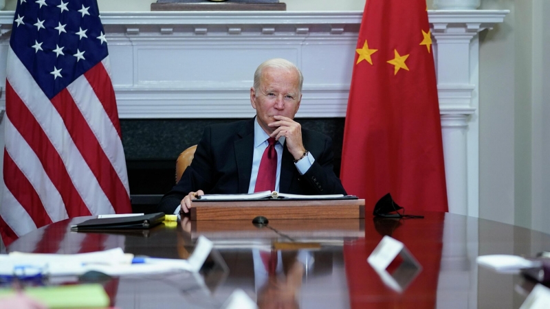 Байден высказался о "несправедливых экономических практиках" Китая