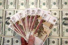 Россиян предупредили об опасности хранения сбережений в западных валютах