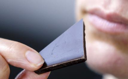 Врач-диетолог предупредила об опасности горького шоколада для детей