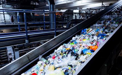 Китайцы научат человечество съедать отходы из пластика и спасут Землю