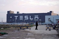 Tesla урезала премии после смертельного случая на производстве