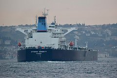 Объем нефти на танкерах достиг максимума