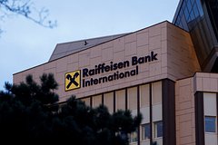 Raiffeisen предупредил о закрытии корсчетов белорусских банков