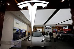 Tesla отзовет более 300 тысяч машин