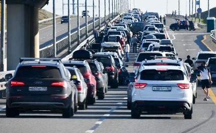 Автомобильная пробка в районе Крымского моста снова увеличилась