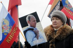 Обращение Путина и Пугачевой, частичная мобилизация в России, Октоберфест, заложники в банке, тропический шторм: Фото за 24 часа