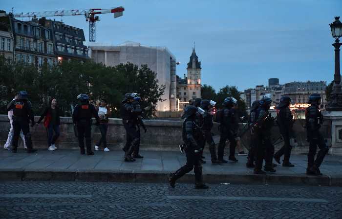 Во Франции 45 тыс. полицейских будут предотвращать беспорядки в ночь на воскресенье