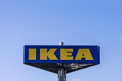 Путин разрешил российскому банку выкупить связанный с IKEA банк