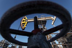 Стало известно о рисках сокращения добычи нефти в России