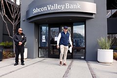 Канадские банки стали переманивать клиентов обанкротившегося SVB