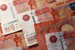 Курс рубля снизился до минимума с апреля 2022 года