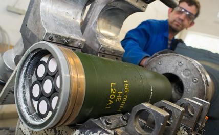 Генерал ВС США объяснил бесполезность кассетных бомб для Украины