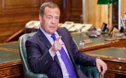 Медведев: Любое должностное лицо Британии может рассматриваться как законная цель