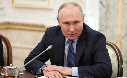 Путин поблагодарил добровольцев в зоне СВО за готовность защищать Родину