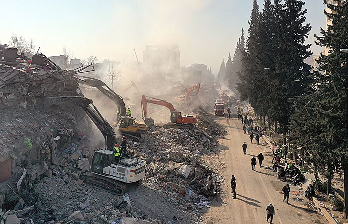 Власти Турции возложили ответственность на строителей за обрушение ряда зданий