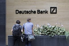 Крупнейший банк Германии свернет часть бизнеса в России