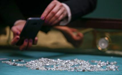 Богатые женщины в тревоге: США и Европе не дают покоя российские алмазы