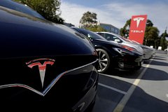 Акционеры Tesla обвинили Маска в плохом управлении компанией