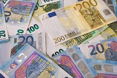 ЦБ продлит ограничение на снятие наличной валюты