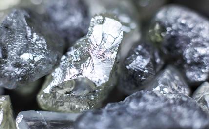 Прорыв китайских ученых: Теперь «уханьское стекло» режет алмазы, как нож масло
